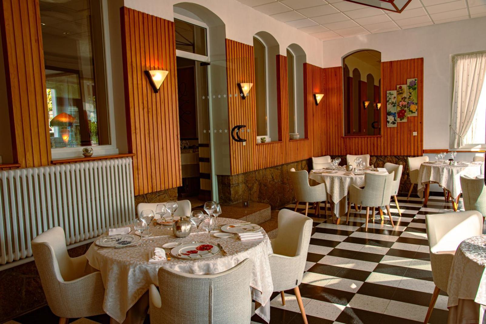 Logis Hotel & Restaurant Des Lacs Celles-sur-Plaine Εξωτερικό φωτογραφία