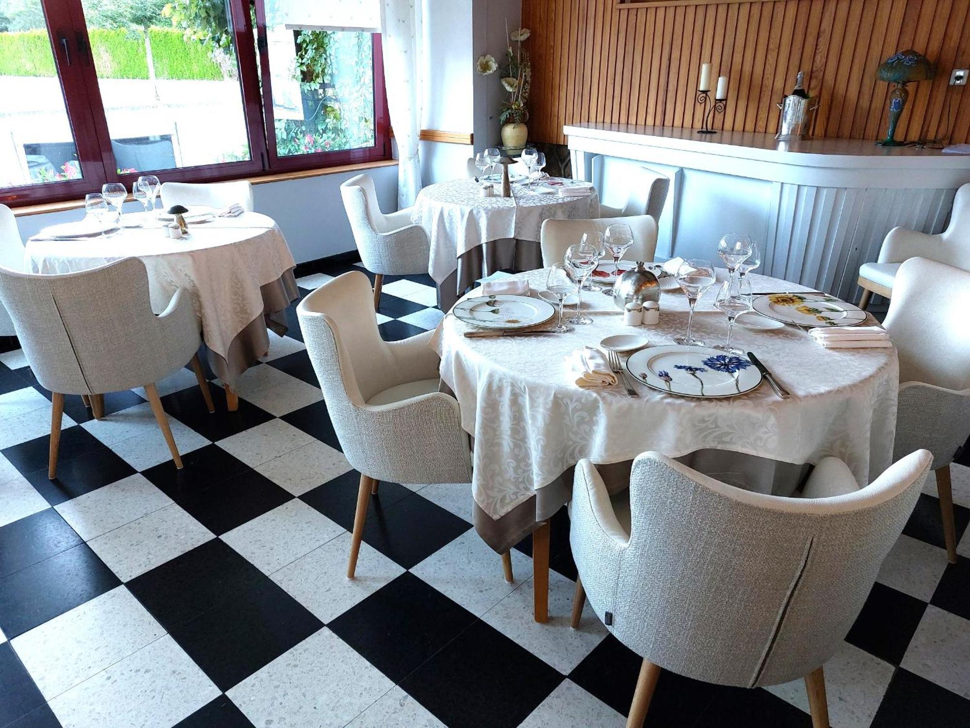 Logis Hotel & Restaurant Des Lacs Celles-sur-Plaine Εξωτερικό φωτογραφία
