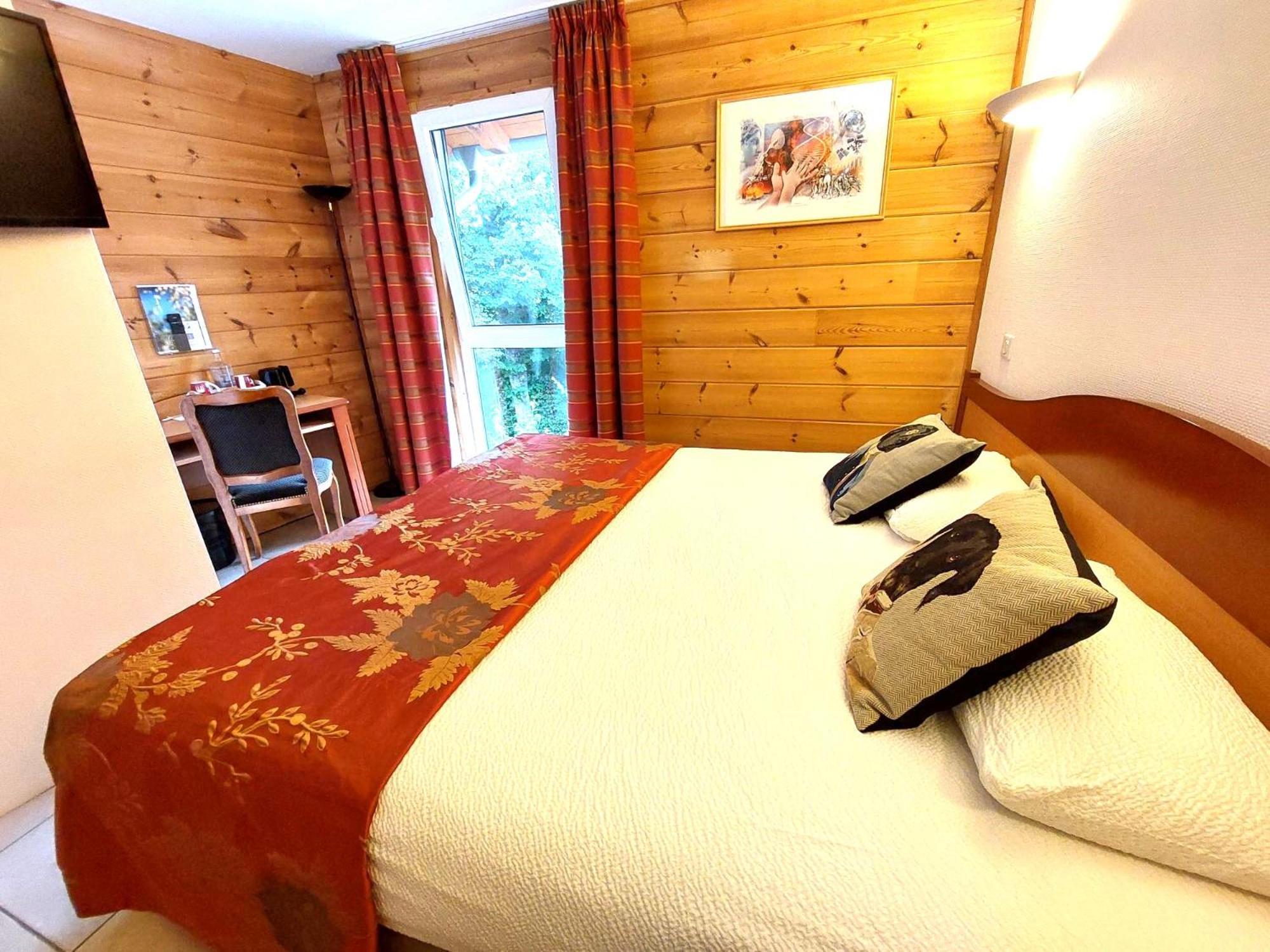 Logis Hotel & Restaurant Des Lacs Celles-sur-Plaine Εξωτερικό φωτογραφία