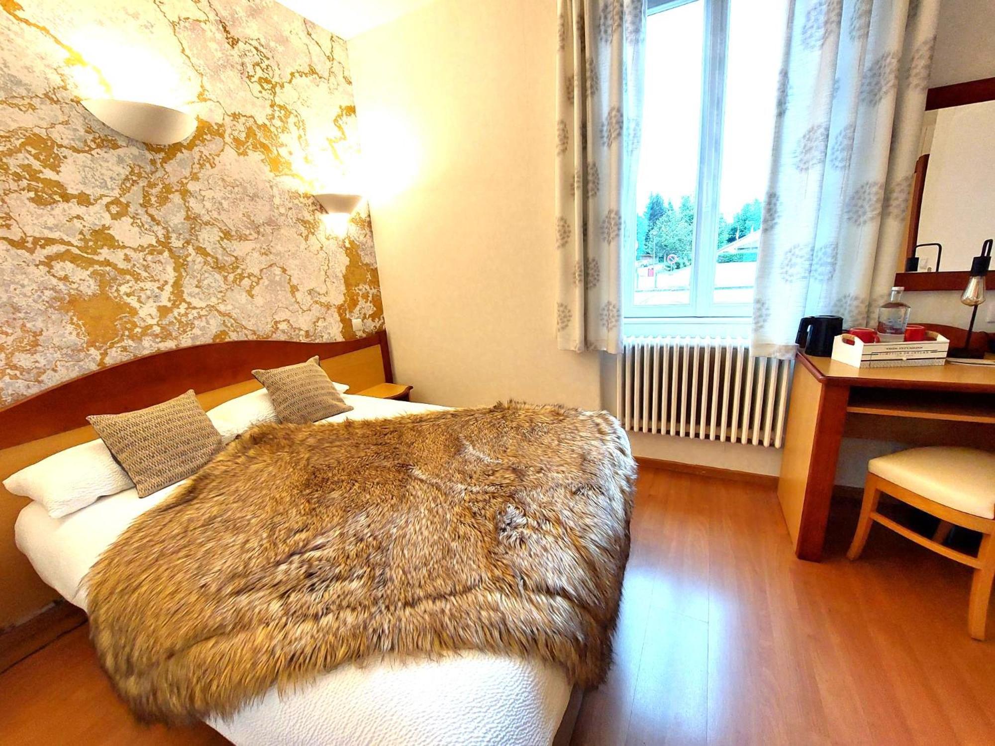 Logis Hotel & Restaurant Des Lacs Celles-sur-Plaine Εξωτερικό φωτογραφία