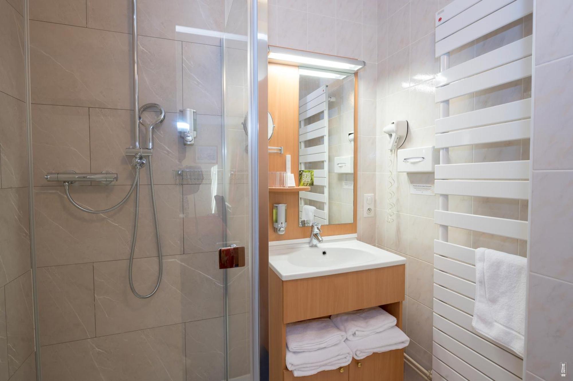 Logis Hotel & Restaurant Des Lacs Celles-sur-Plaine Εξωτερικό φωτογραφία