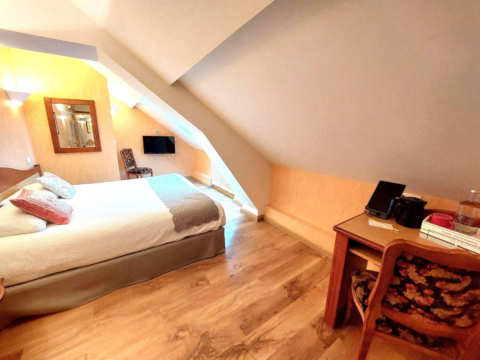 Logis Hotel & Restaurant Des Lacs Celles-sur-Plaine Εξωτερικό φωτογραφία